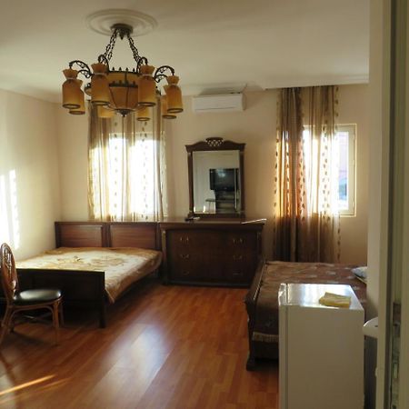 Mini Hotel On Guramishvili 22 Кобулеті Екстер'єр фото