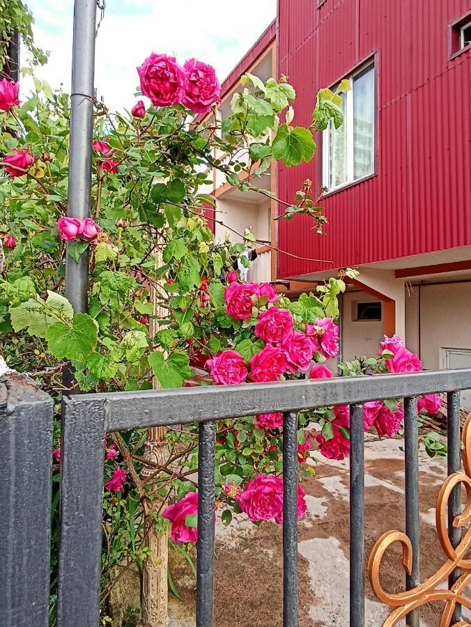 Mini Hotel On Guramishvili 22 Кобулеті Екстер'єр фото